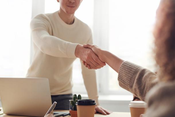 Solution Sales MW handshake